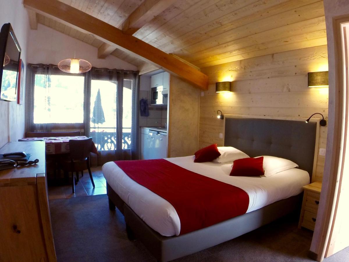 Un ou plusieurs lits dans un hébergement de l'établissement Hôtel Les Côtes, Résidence Loisirs et Chalets
