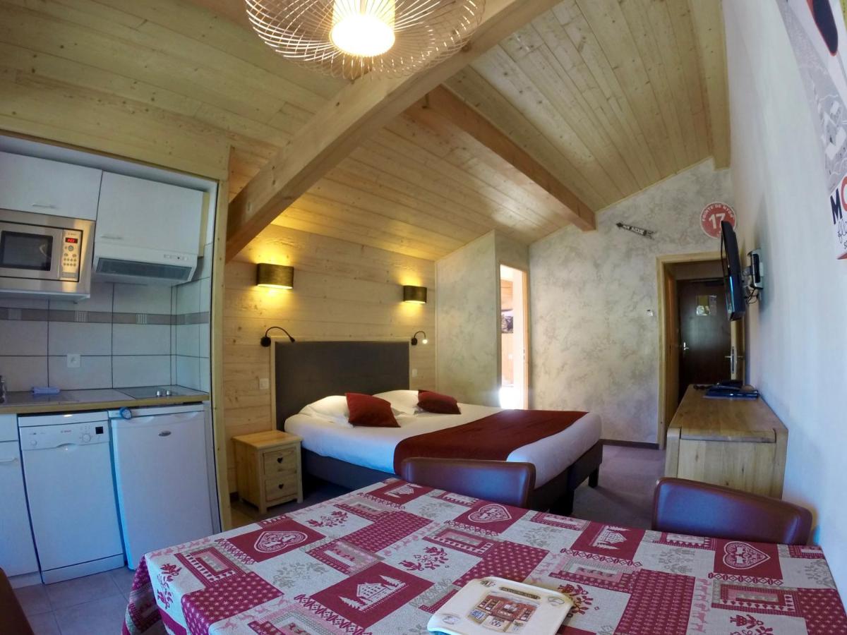 Un ou plusieurs lits dans un hébergement de l'établissement Hôtel Les Côtes, Résidence Loisirs et Chalets