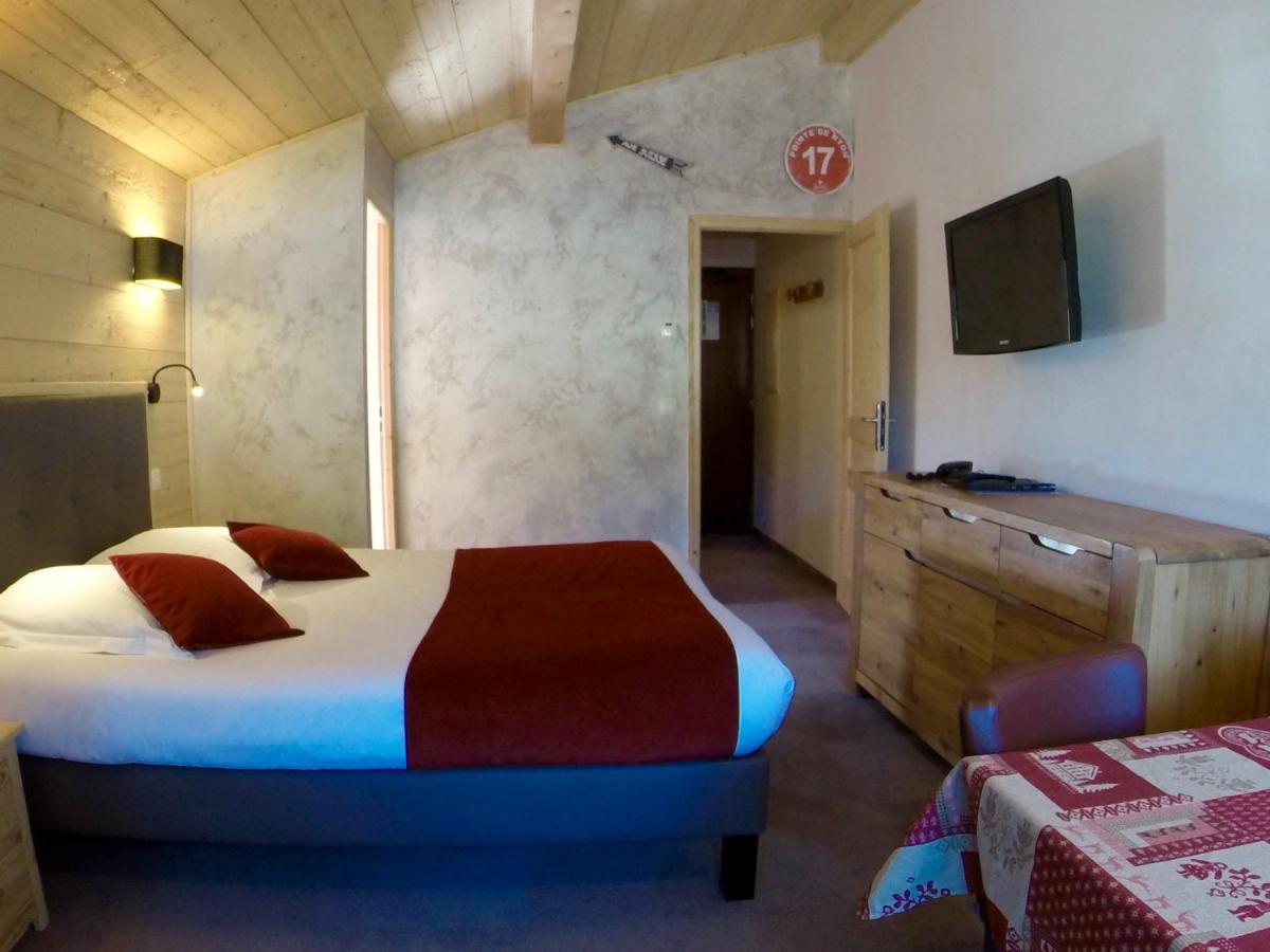 Un ou plusieurs lits dans un hébergement de l'établissement Hôtel Les Côtes, Résidence Loisirs et Chalets