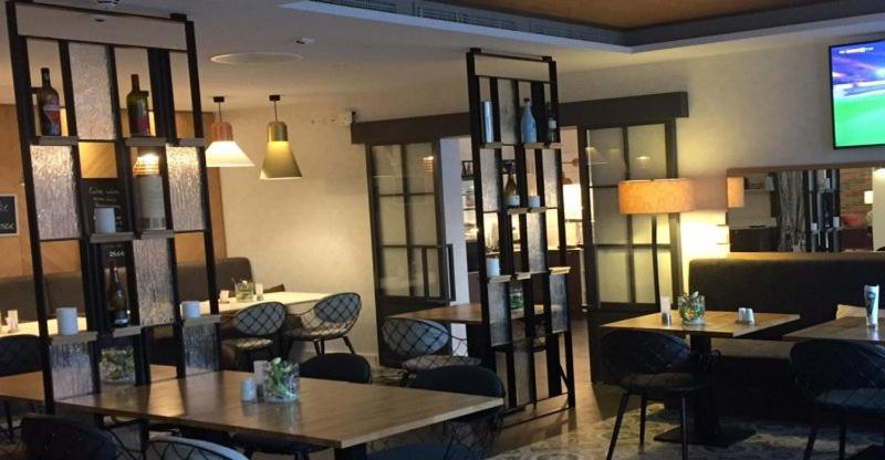 Hotel Am Fischmarkt - Housity