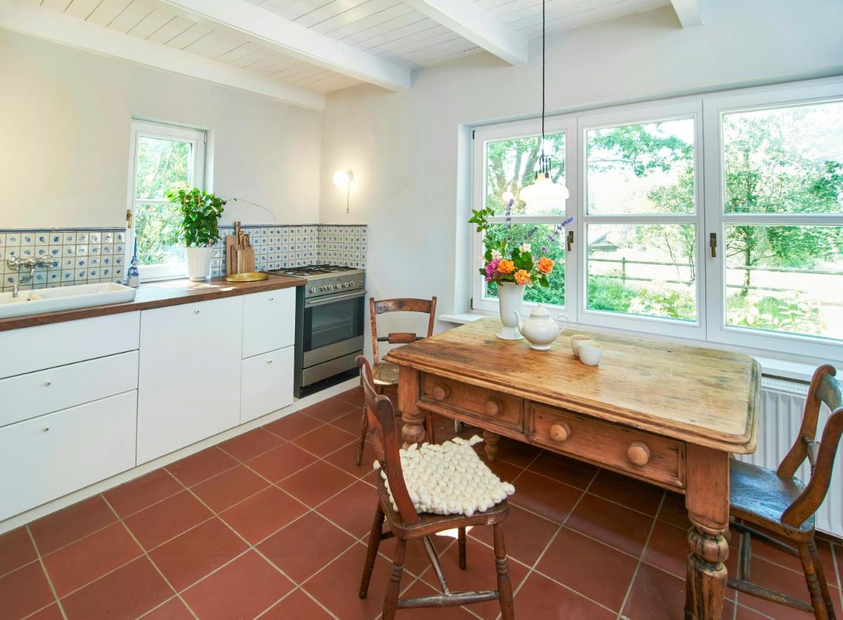 Artist\'s Studio House In Aukrug Nature Park - Housity