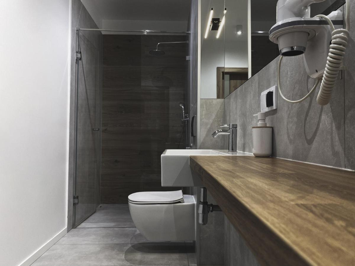 Tanie Noclegi Gliwice - Apartamenty Łowicka 28 - Housity