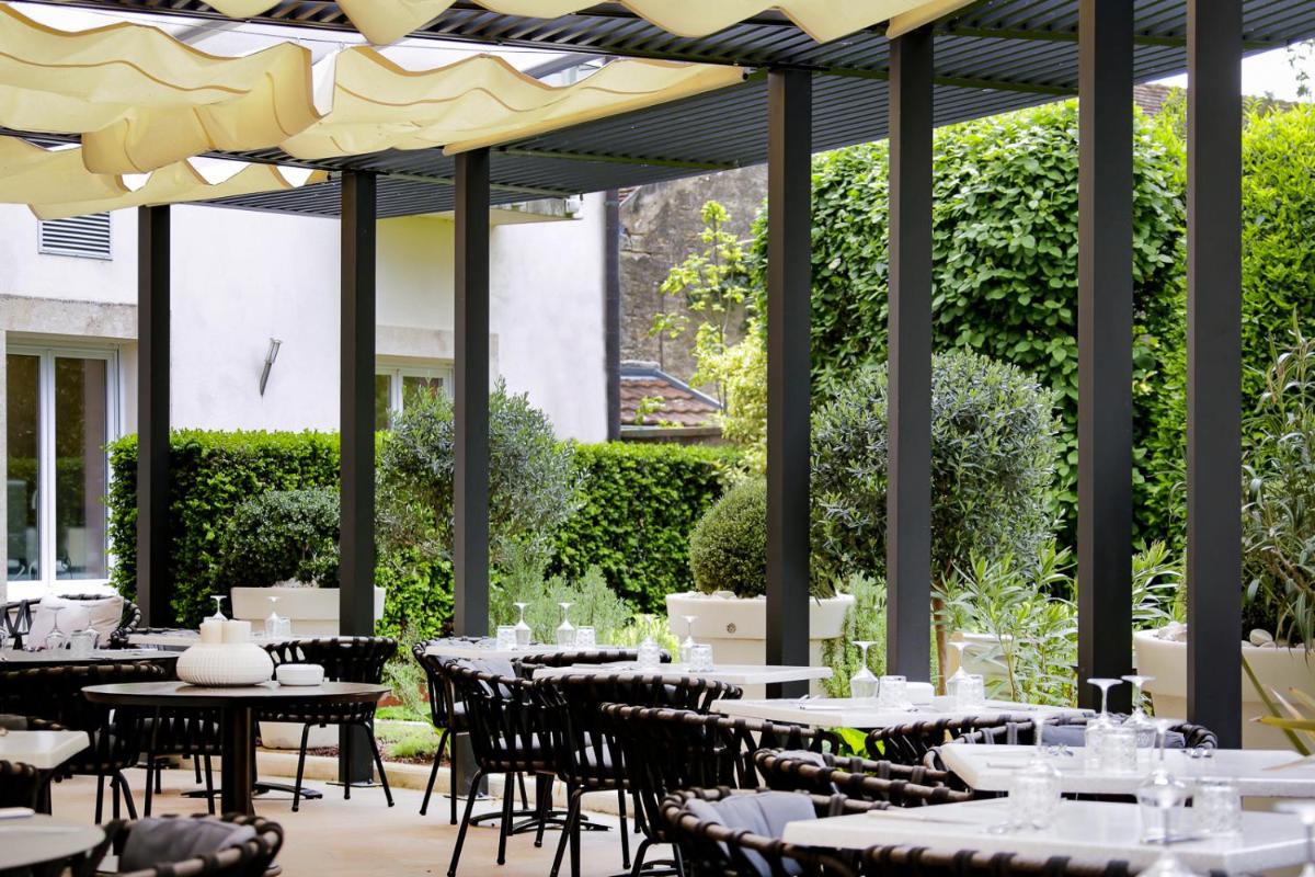 Restaurant ou autre lieu de restauration dans l'établissement Le Richebourg Hôtel, Restaurant & Spa