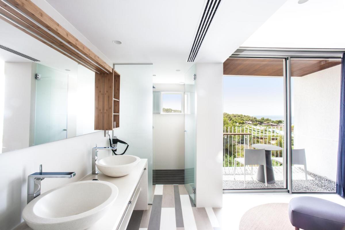 Un baño de Ocean Drive Talamanca