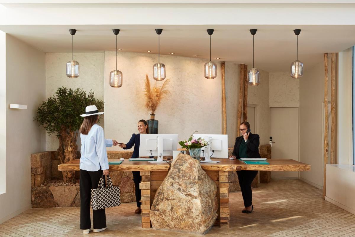 Membres du personnel de l'établissement Sofitel Golfe d'Ajaccio Thalassa Sea & Spa