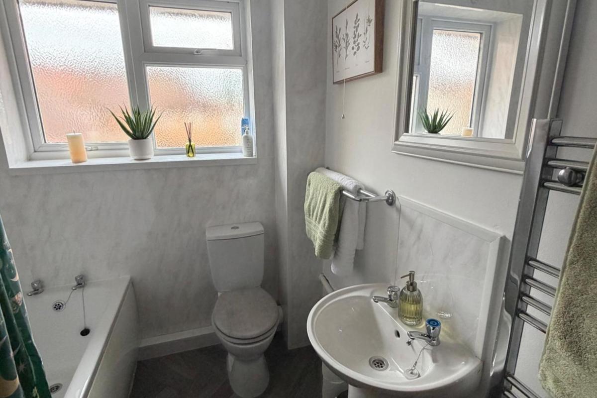Meriden Apartment - Sleeps 7 - Near Nec Parking - Housity