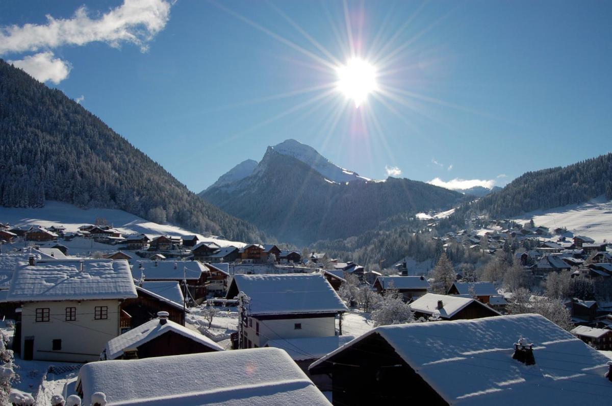 Vue générale sur la montagne ou vue sur la montagne depuis l'hôtel