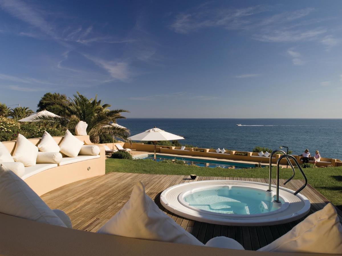 A piscina em ou perto de Vila Joya