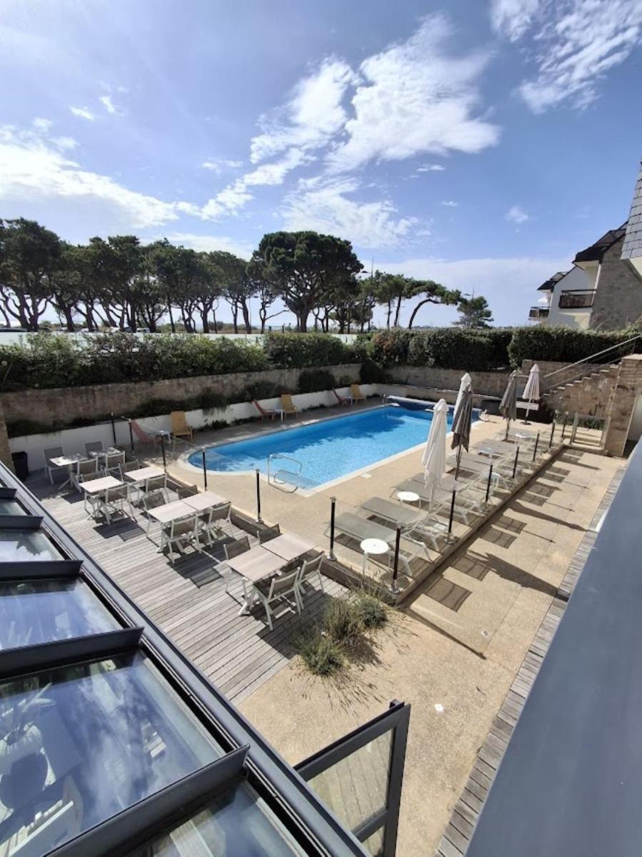 Piscine de l'établissement Le Churchill Hôtel & Spa ou située à proximité