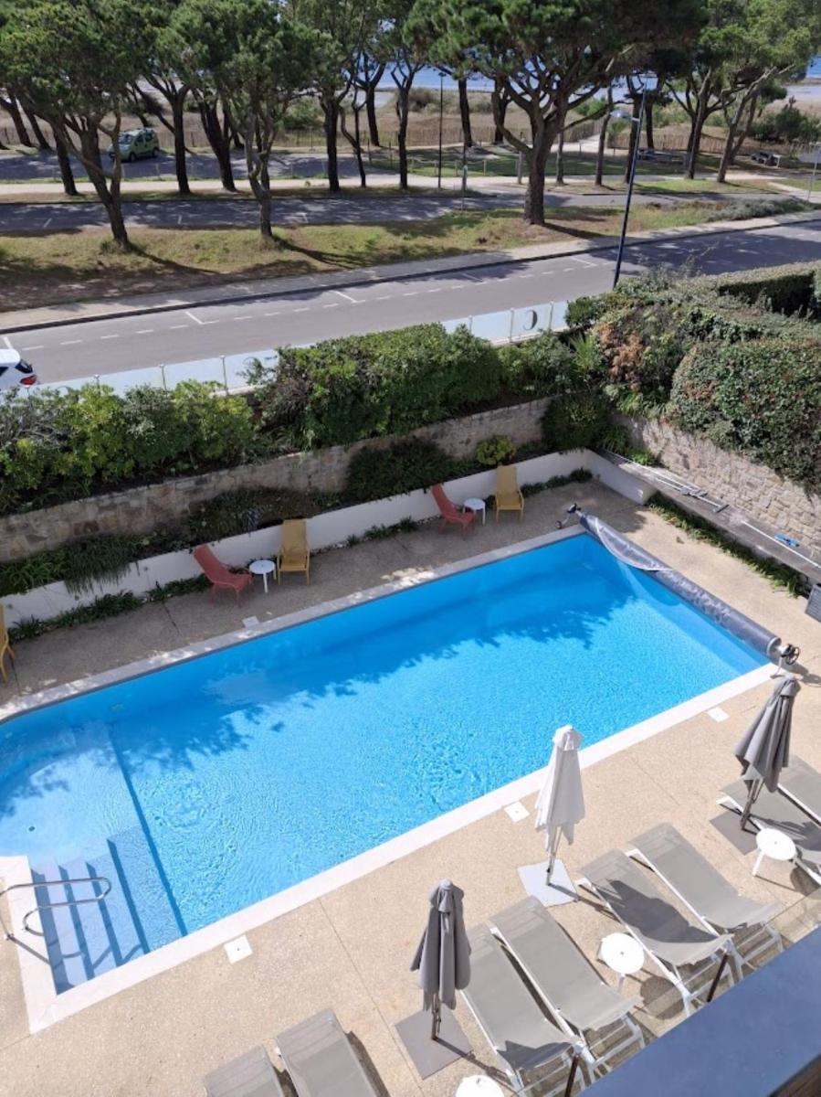 Piscine de l'établissement Le Churchill Hôtel & Spa ou située à proximité