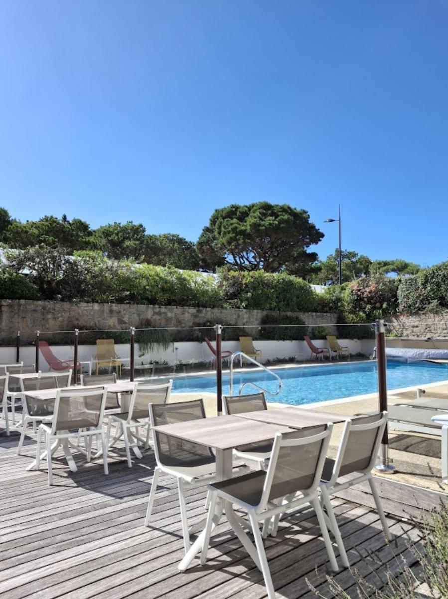 Piscine de l'établissement Le Churchill Hôtel & Spa ou située à proximité