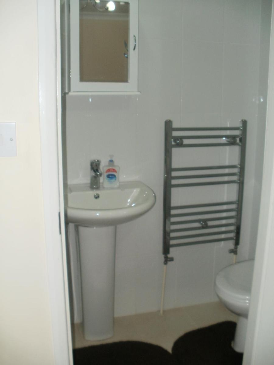 London Heathrow Guesthouse - Housity
