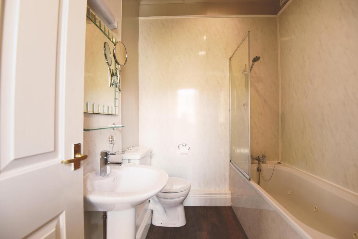 The Black Bull inn - Housity