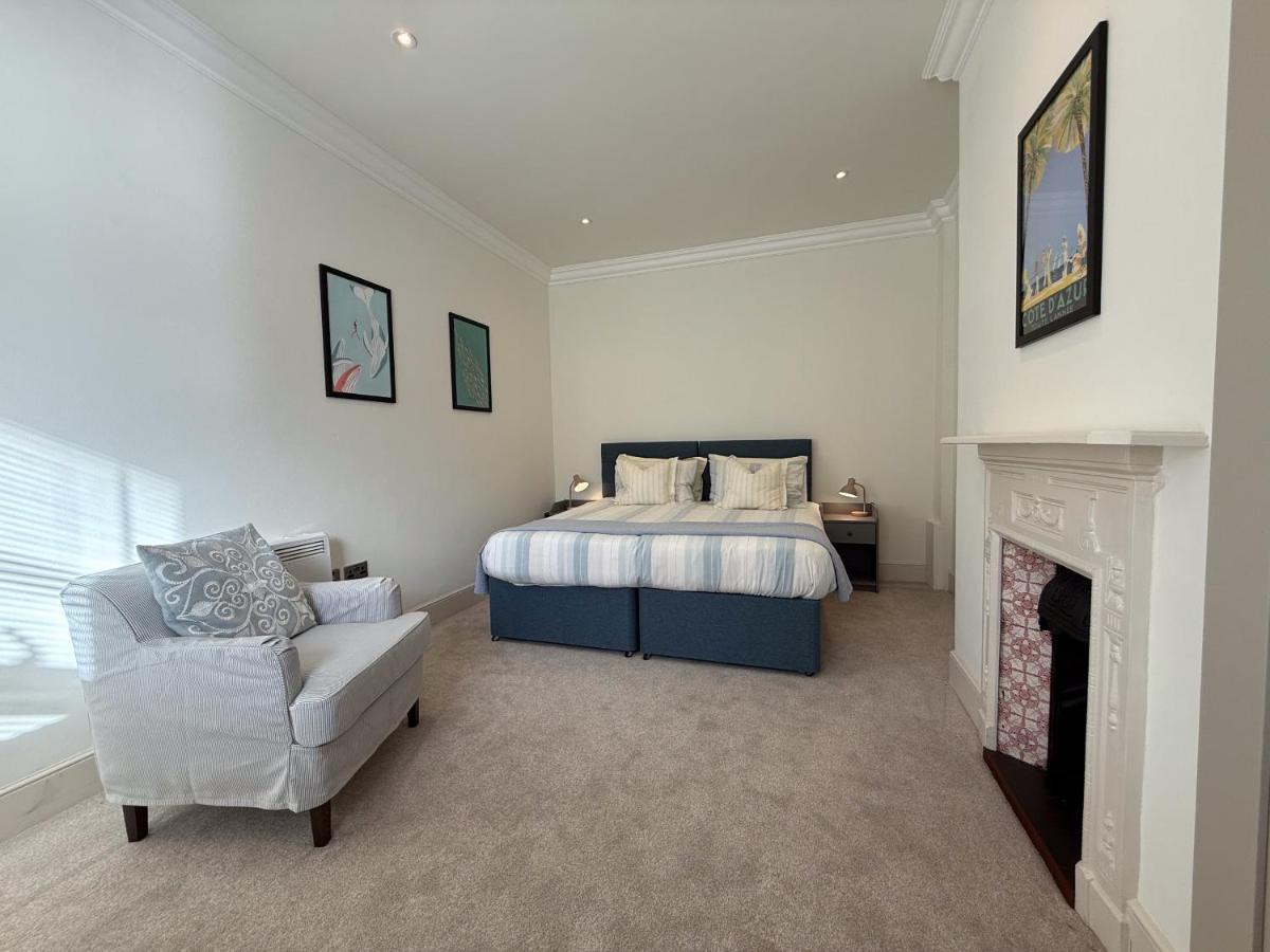 Bembridge Landing - 2 Bedroom Apartment with Parking in Bembridge Village, near Harbour and Beach - Housity