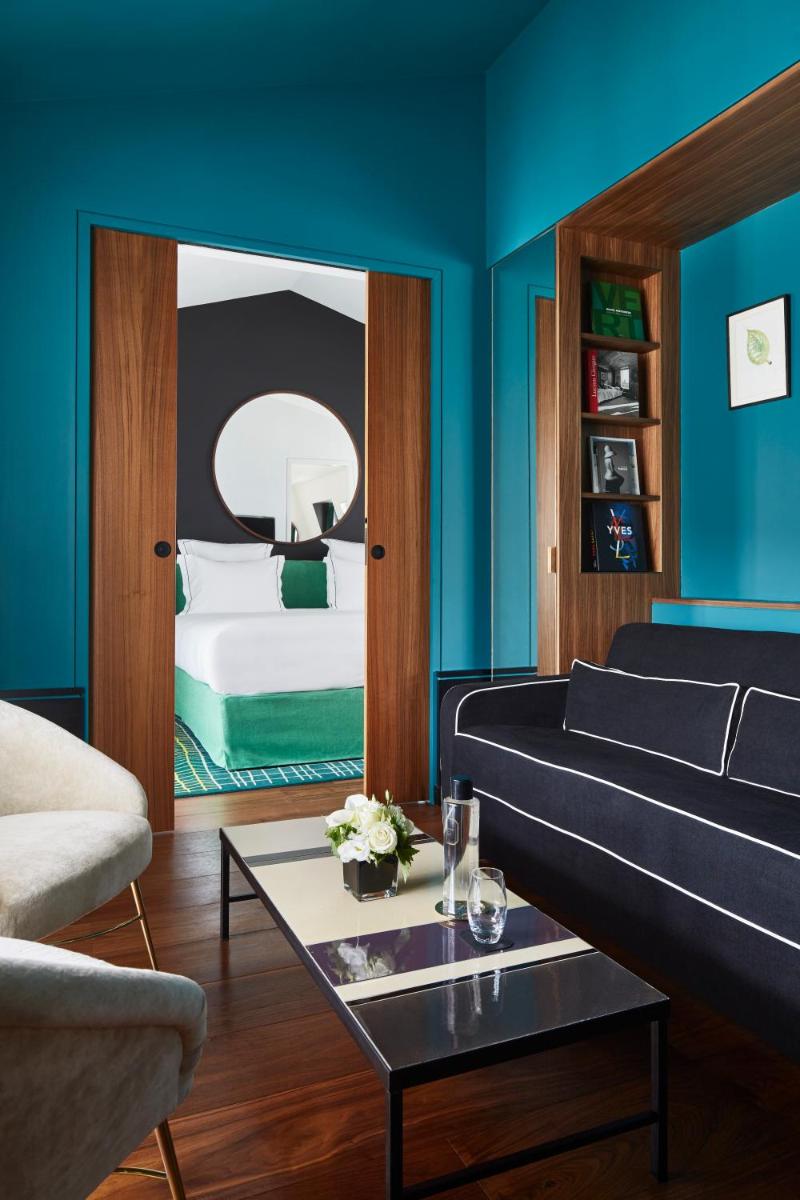 Coin salon dans l'établissement Le Roch Hotel & Spa
