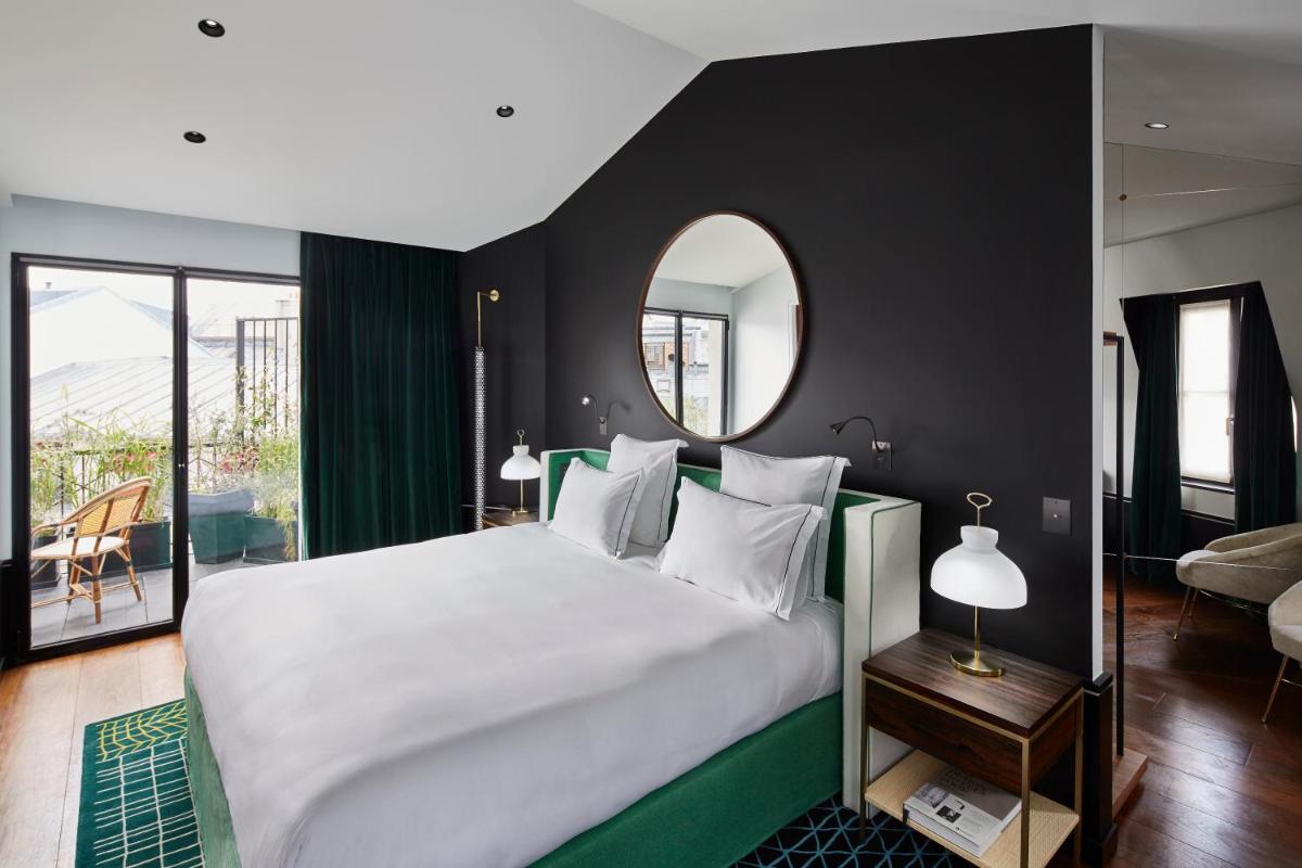 Un ou plusieurs lits dans un hébergement de l'établissement Le Roch Hotel & Spa