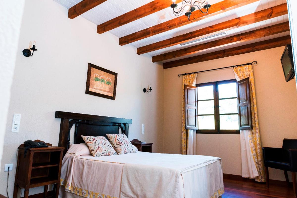 Cama o camas de una habitación en Hotel Monumento Pazo do Castro
