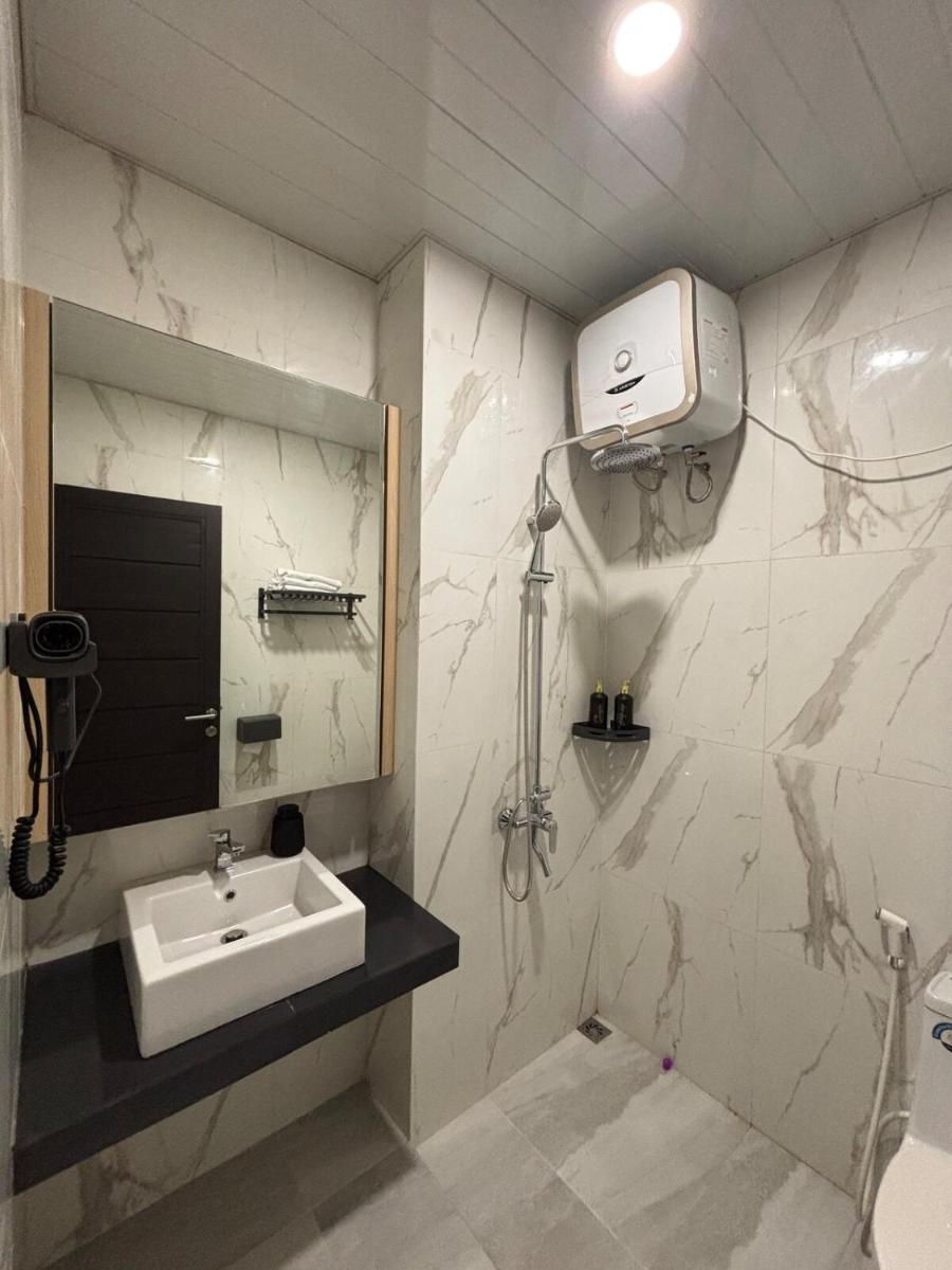 Kyzen Stay Central Family Home w Pool & Loft Net - Housity