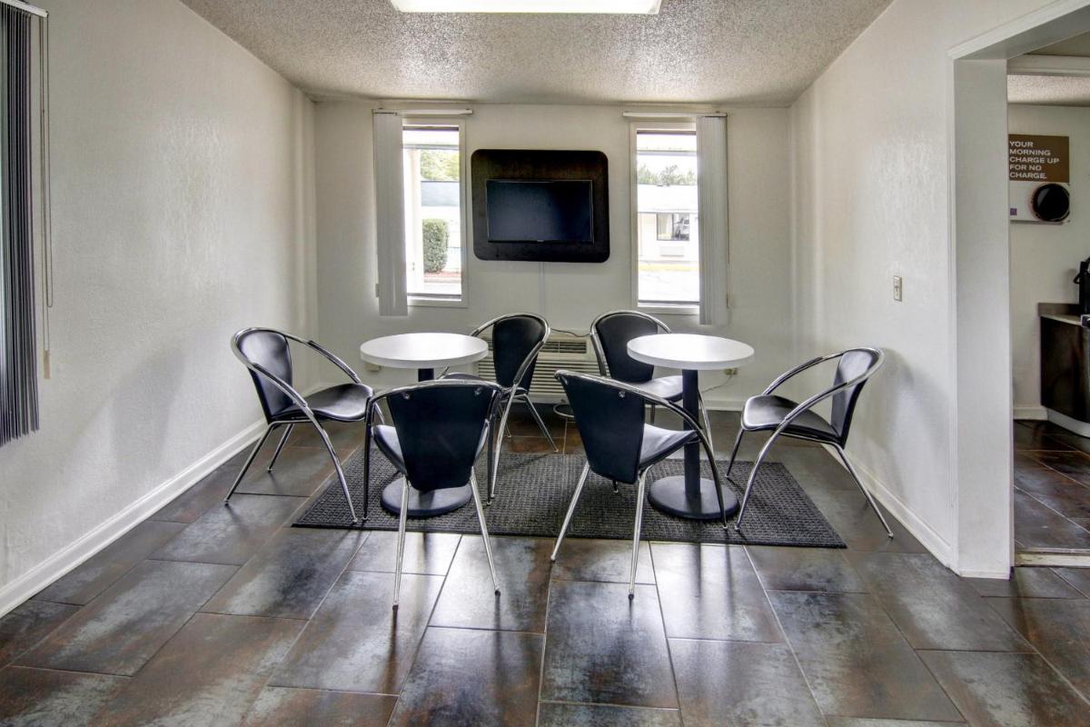 Motel 6-Union City, GA - Atlanta Airport - Housity