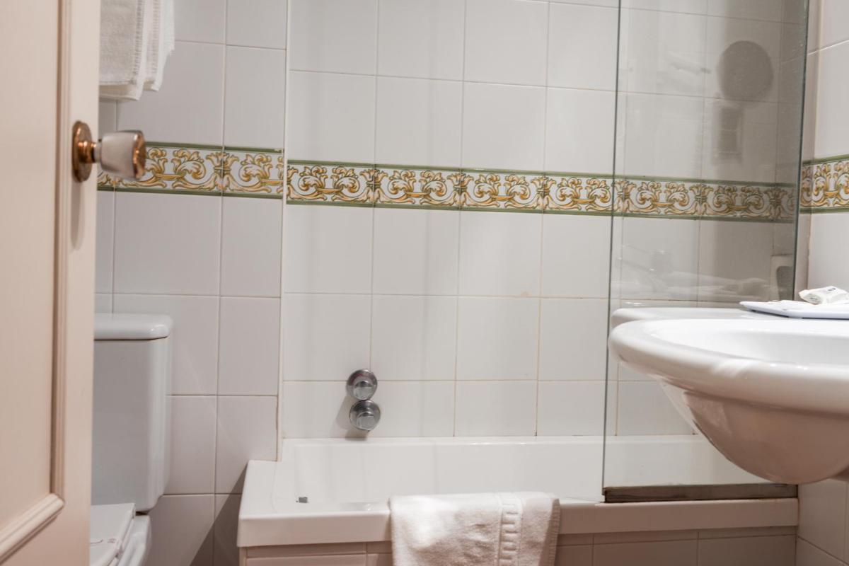 Hotel Baztan - Housity