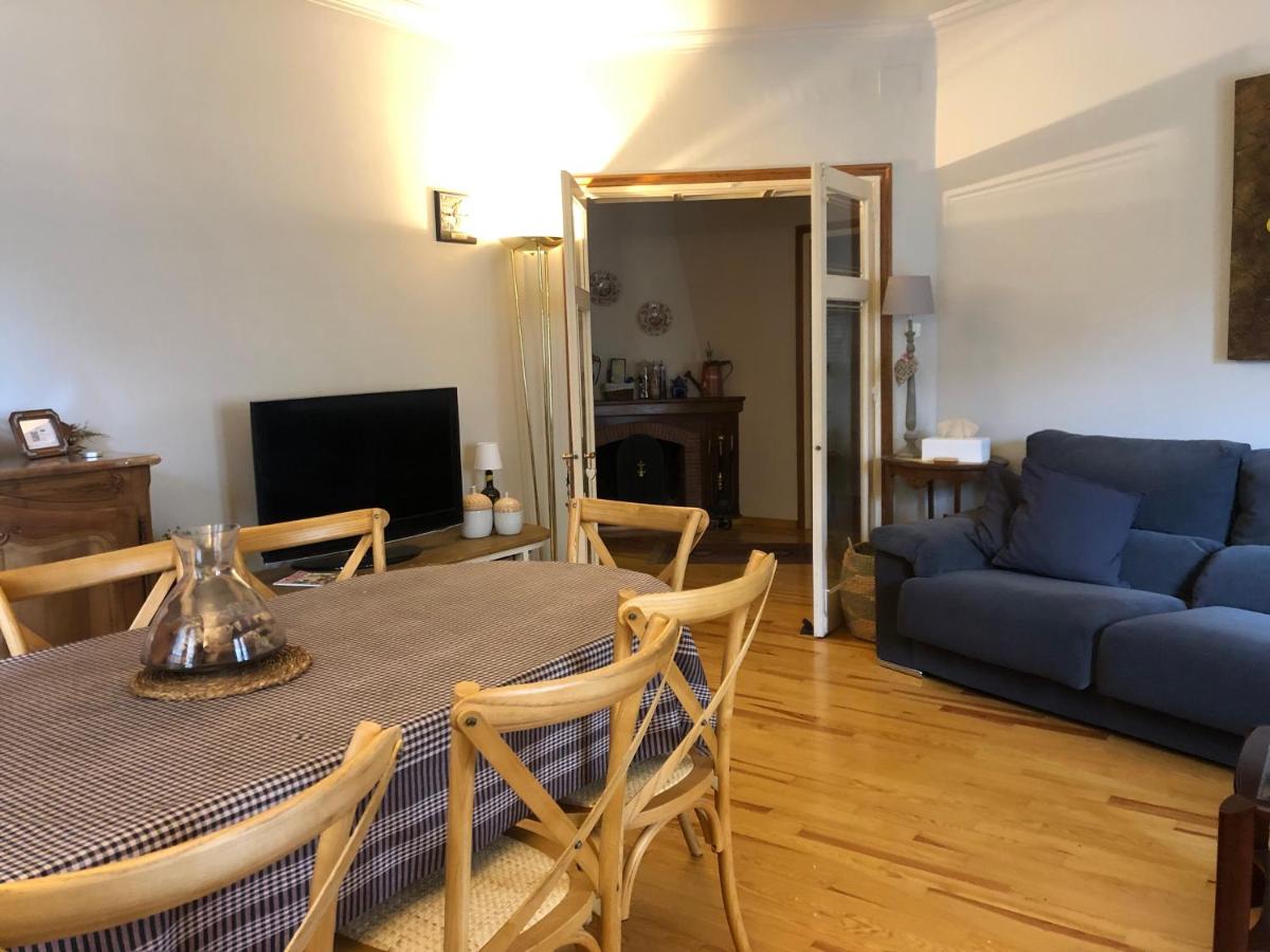 Maison Biscuit. Apartament a la plaça de la vila - Housity