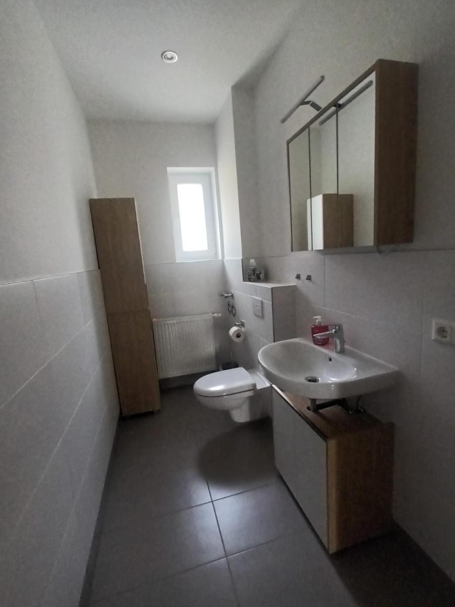 Schöne Wohnung mit WLAN und Balkon in Magdeburg Salbke - Housity