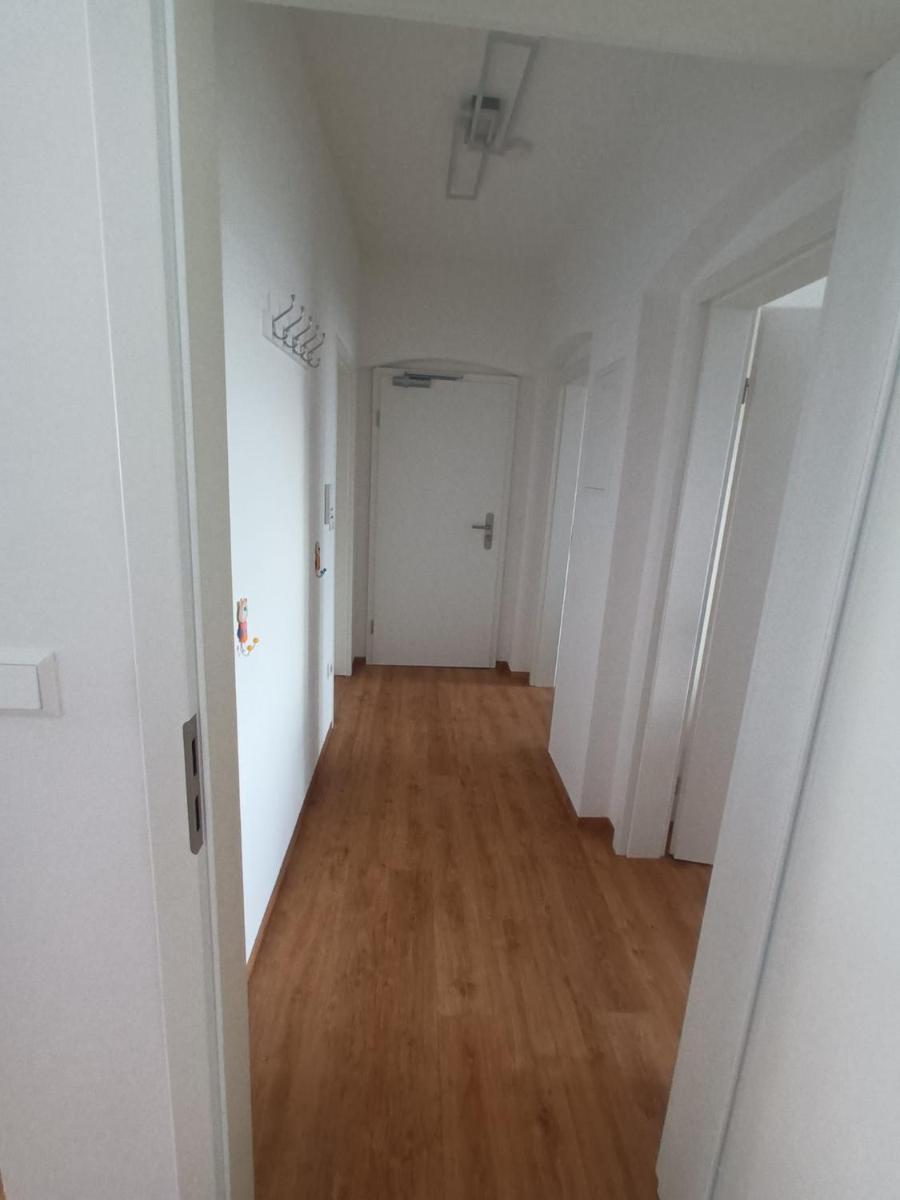 Schöne Wohnung mit WLAN und Balkon in Magdeburg Salbke - Housity