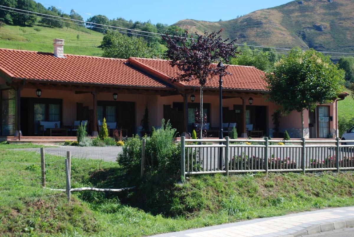 Apartamentos El Pedrayu - Housity