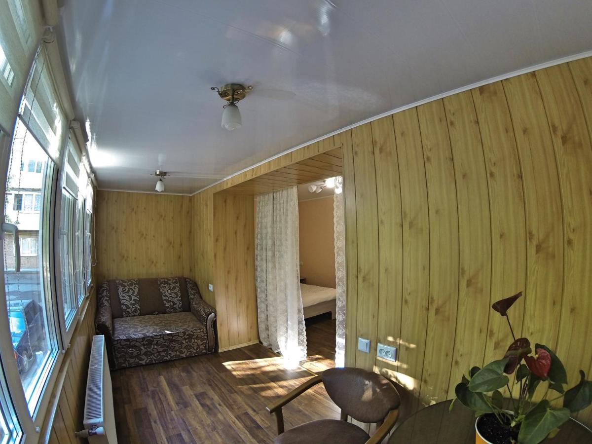 Ostroz'koho 17 - Housity