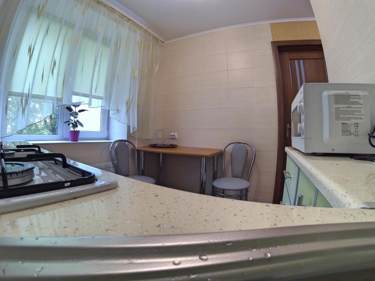 Ostroz'koho 17 - Housity