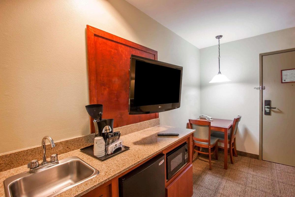 Quality Inn & Suites Germantown North - Housity