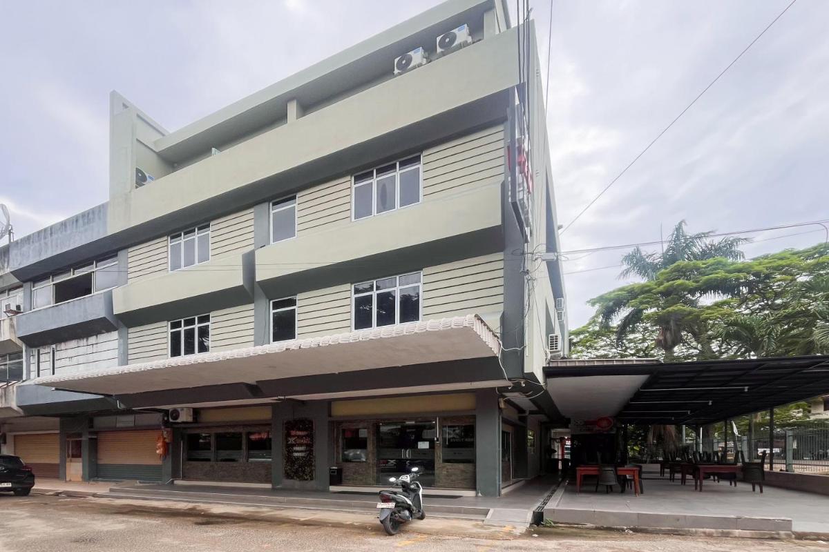 Urbanview Hotel X Ten Harbour Bay Batam - Housity