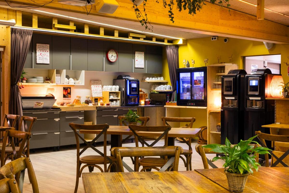 Cuisine ou kitchenette dans l'établissement Domaine du Hirtz, Restaurant & Spa
