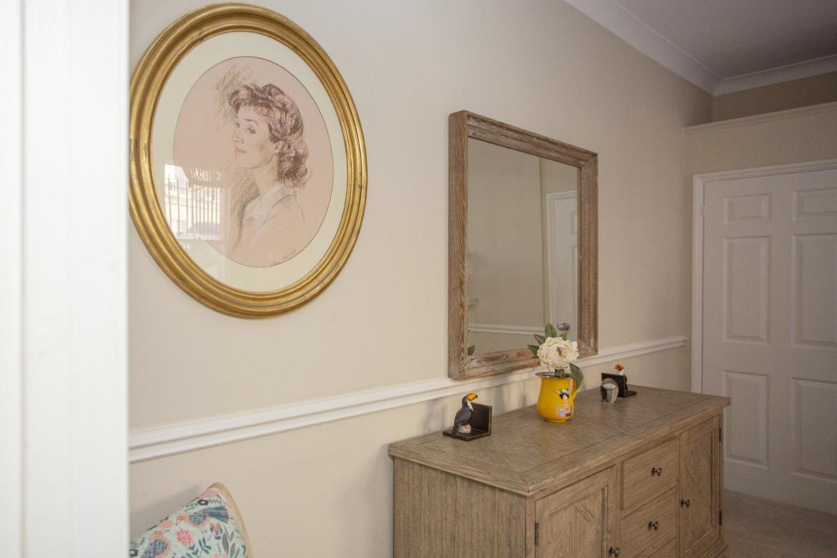 Georgian Garden Apartment - Central Bath - Hizvo