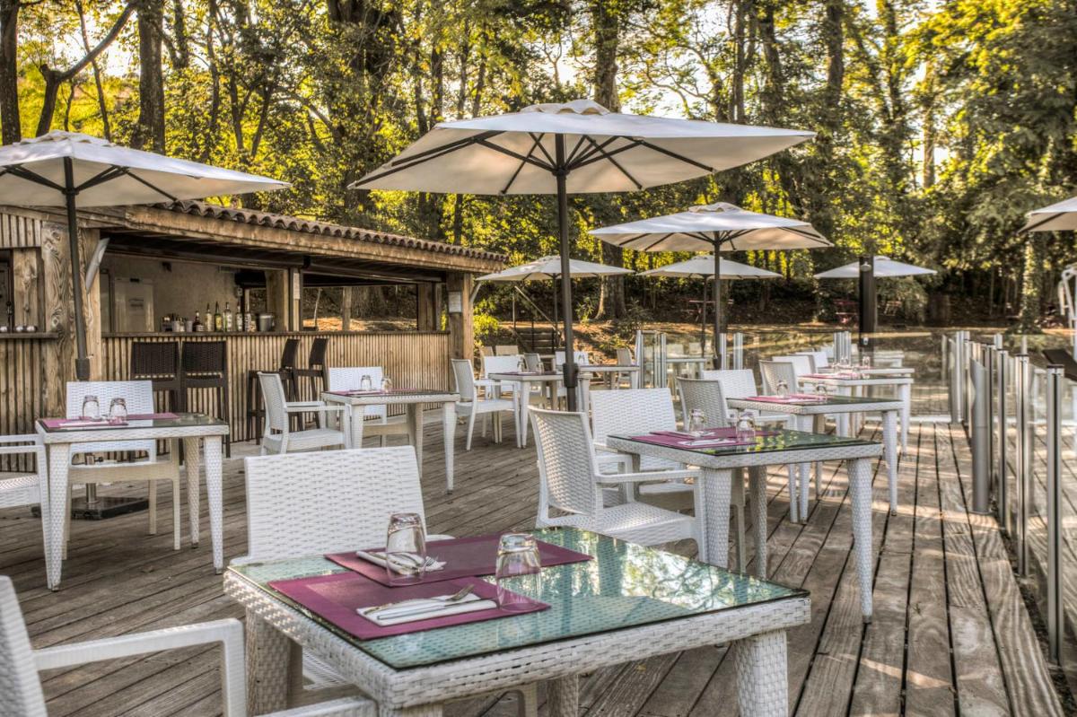 Restaurant ou autre lieu de restauration dans l'établissement Moulin de Vernègues Hôtel & Spa