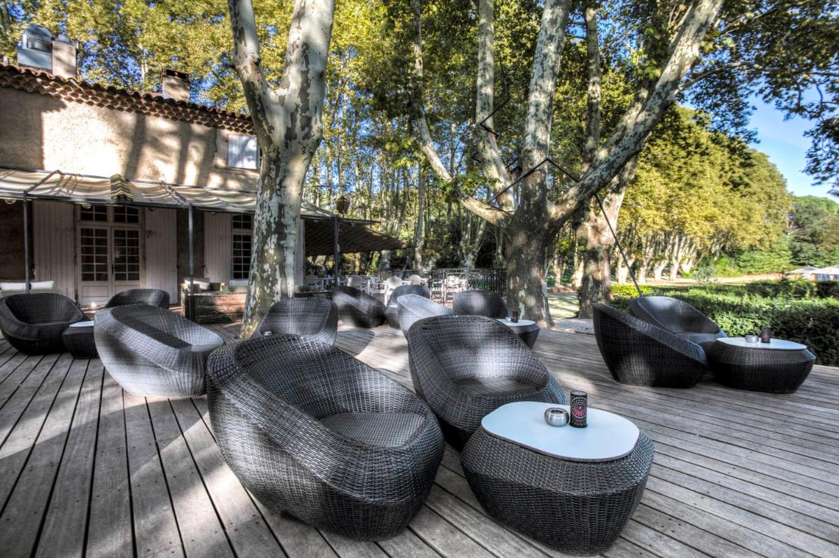 Jardin de l'établissement Moulin de Vernègues Hôtel & Spa