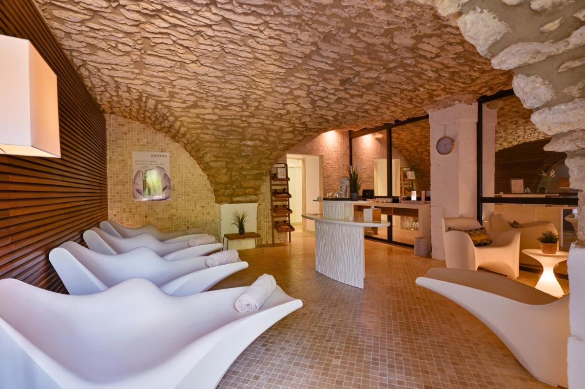 Coin salon dans l'établissement Moulin de Vernègues Hôtel & Spa