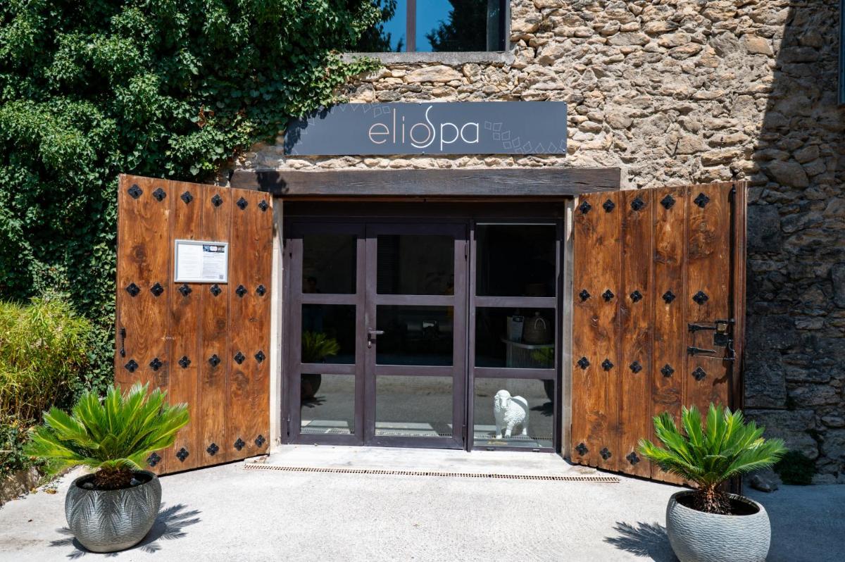 Façade ou entrée de l'établissement Moulin de Vernègues Hôtel & Spa