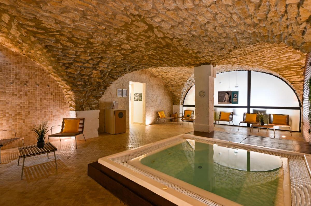 Piscine de l'établissement Moulin de Vernègues Hôtel & Spa ou située à proximité