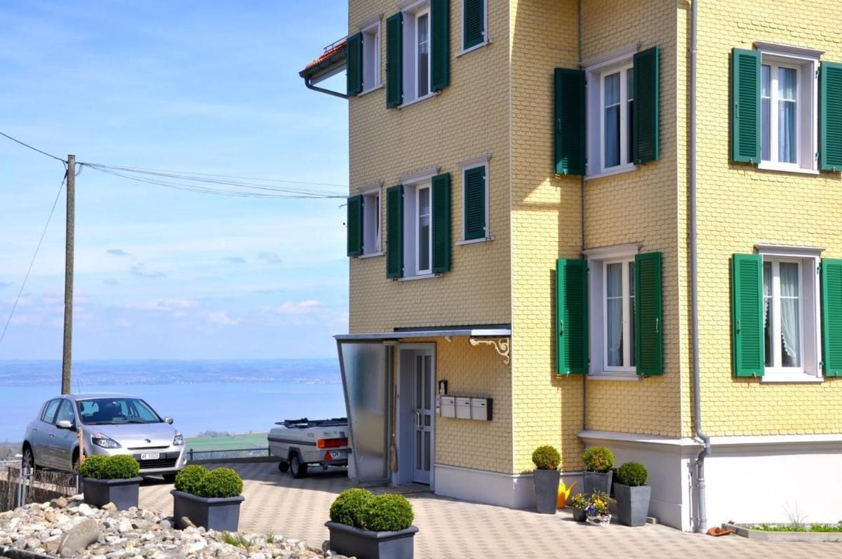 Ferienwohnung Rätia mit Bodenseeblick - Housity