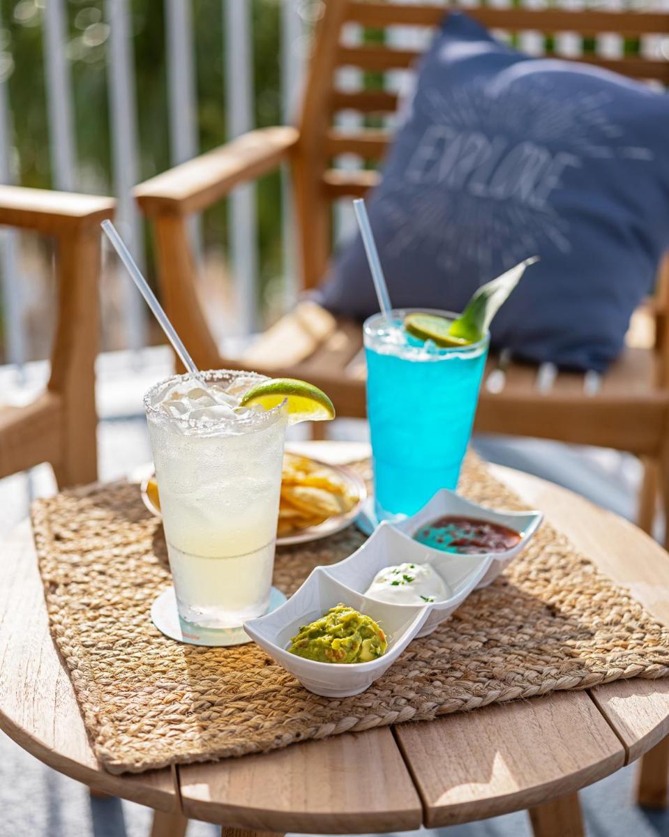 Compass Hotel Beaufort by Margaritaville - Housity