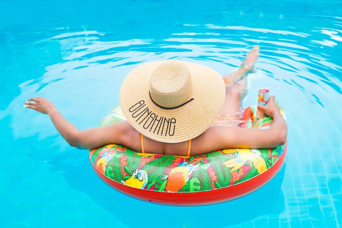 Compass Hotel Beaufort by Margaritaville - Housity