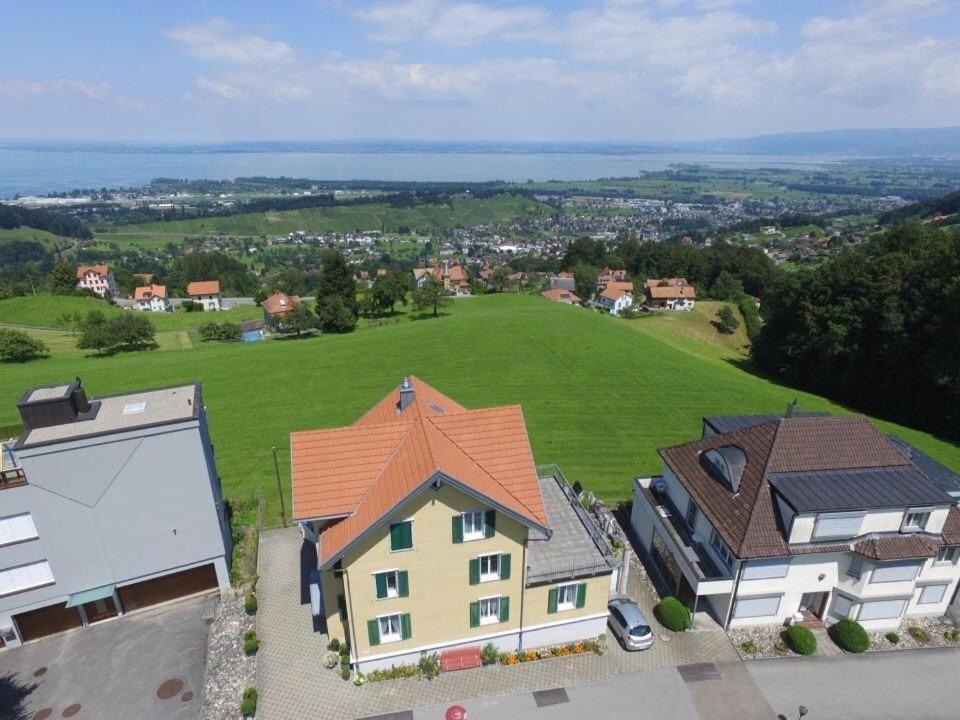 Ferienwohnung Rätia mit Bodenseeblick - Housity