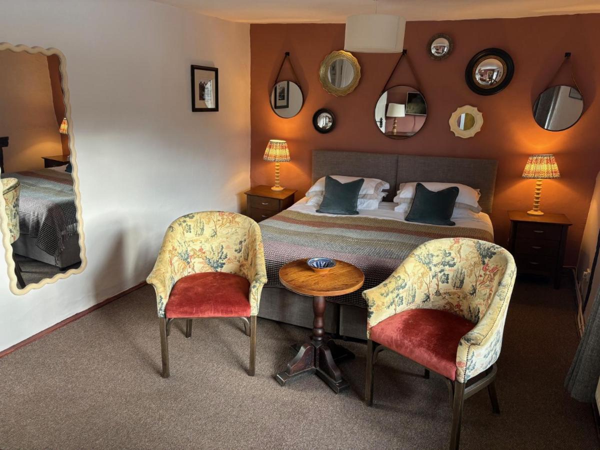 The Swan, Bar, Bed & Breakfast - Housity