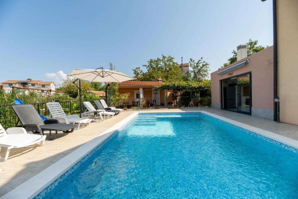House IVA Nedešćina with swimming pool - 7 persons - Housity