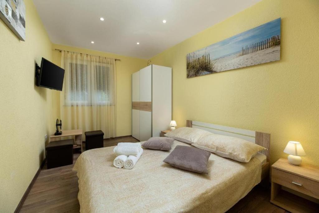 House IVA Nedešćina with swimming pool - 7 persons - Housity