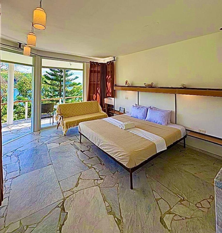 Lonos Circle Ocean View Room - Housity