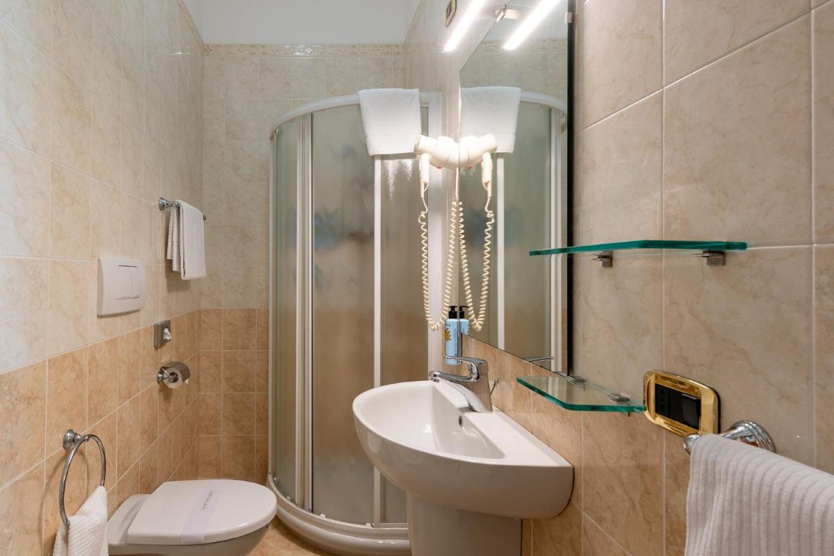Astura Palace Hotel - Housity