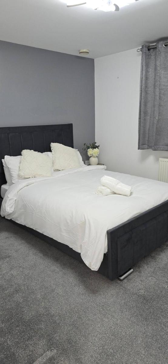 Stylish 2-Bed Apartment in Newport, Perfect for a Relaxing Getaway - Housity