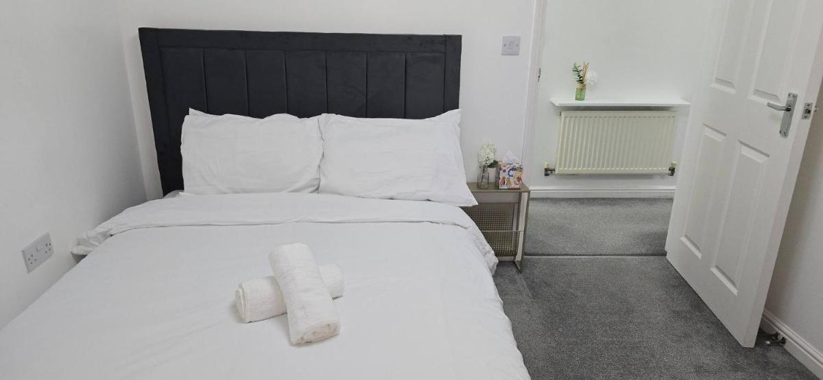 Stylish 2-Bed Apartment in Newport, Perfect for a Relaxing Getaway - Housity
